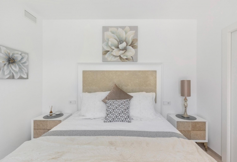 Villa de nueva construcción en una sola planta con 3 dormitorios y piscina privada en Los Alcázares