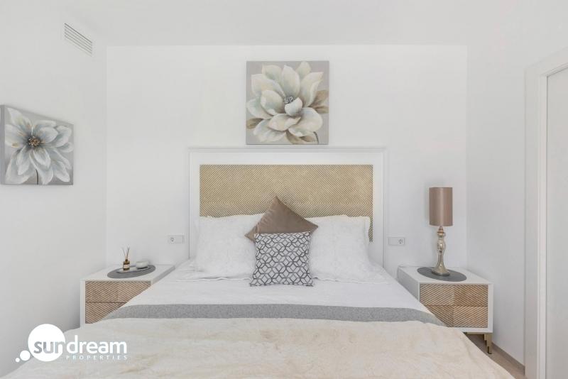 Villa de nueva construcción en una sola planta con 3 dormitorios y piscina privada en Los Alcázares