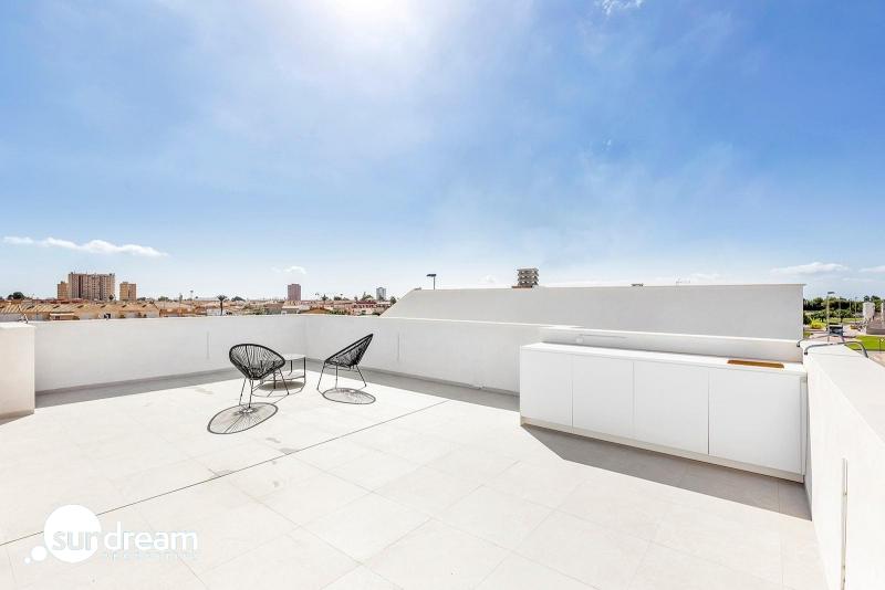 g_42665-22-4 Villa de nueva construcción en una sola planta con 3 dormitorios y piscina privada en Los Alcázares