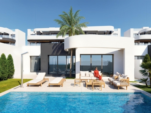 Ático de nueva construcción con 2 dormitorios frente al campo de golf en La Serena Golf en Los Alcázares