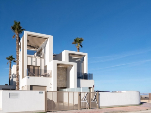 Villas de nueva construcción con piscina privada en Serena Golf-Los Alcázares