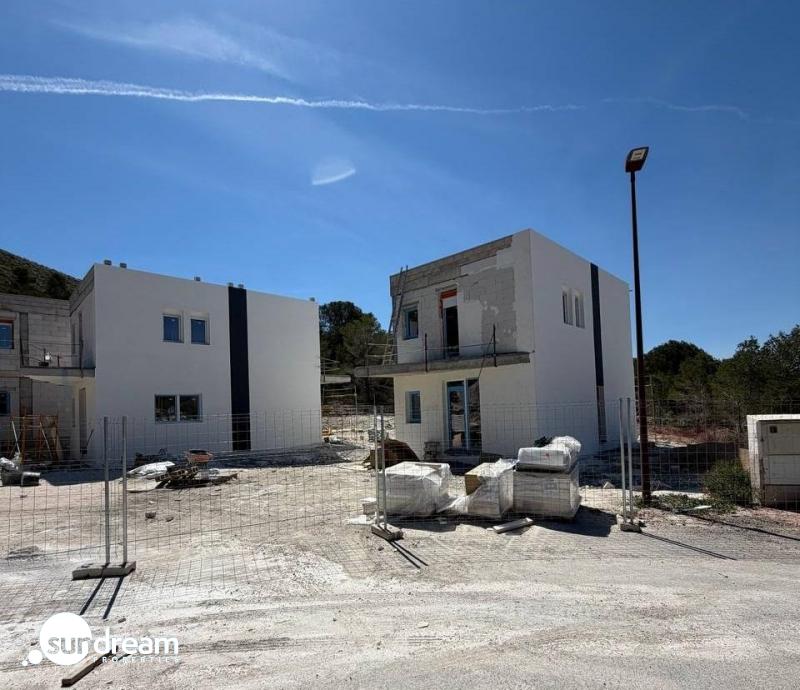 g_42823-17-19 Villa de nueva construcción con 3 dormitorios y piscina privada cerca de Benidorm a la venta(Finestrat)