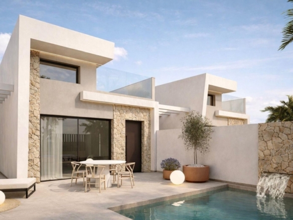 Villa en venta con piscina zona playa Los Alcázares