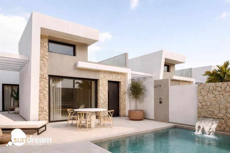 Villa en venta con piscina zona playa Los Alcázares