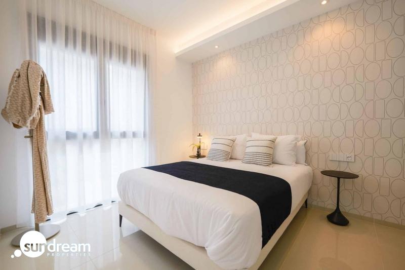 Villa en una sola planta con 3 dormitorios, piscina privada y gran sótano en Ciudad Quesada