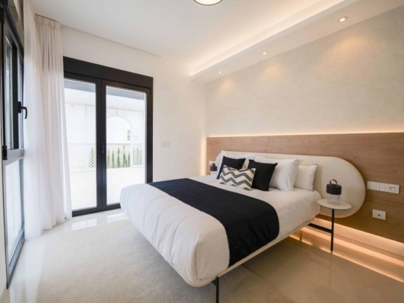 Villa en una sola planta con 3 dormitorios, piscina privada y gran sótano en Ciudad Quesada