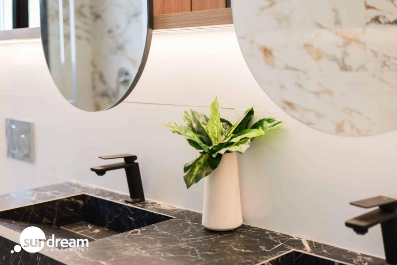 Villa en una sola planta con 3 dormitorios, piscina privada y gran sótano en Ciudad Quesada