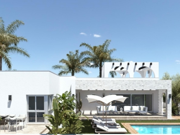 Villa en una sola planta con 3 dormitorios, piscina privada y gran sótano en Ciudad Quesada