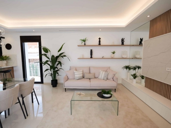 Villa en una sola planta con 3 dormitorios, piscina privada y gran sótano en Ciudad Quesada