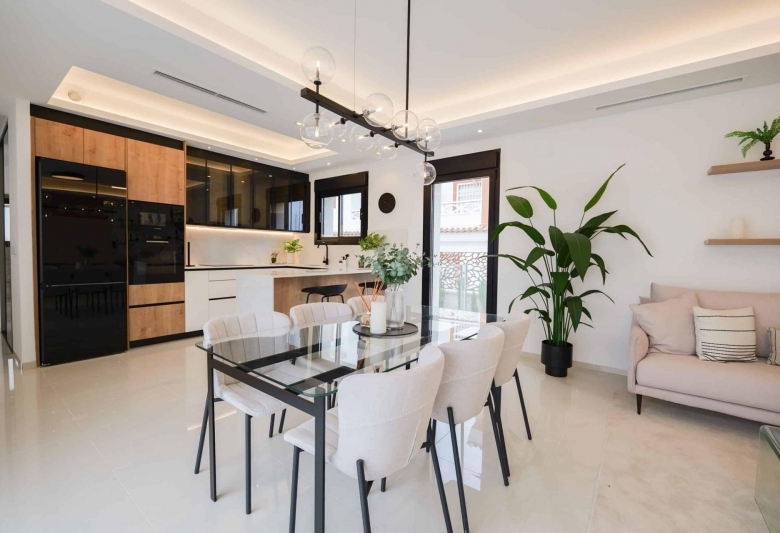 Villa en una sola planta con 3 dormitorios, piscina privada y gran sótano en Ciudad Quesada