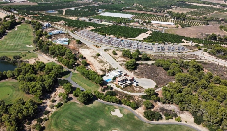 Bungalow de planta alta de 3 dormitorios con solarium privado a la venta en campo de golf(Pilar de la Horadada)