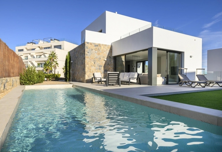 Villa exclusiva de 3 dormitorios a la venta en el prestigioso Resort de Golf Las Colinas(Alicante)