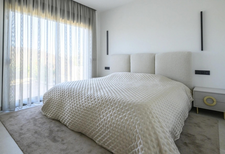 Villa exclusiva de 3 dormitorios a la venta en el prestigioso Resort de Golf Las Colinas(Alicante)