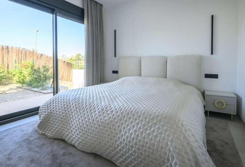 Villa exclusiva de 3 dormitorios a la venta en el prestigioso Resort de Golf Las Colinas(Alicante)