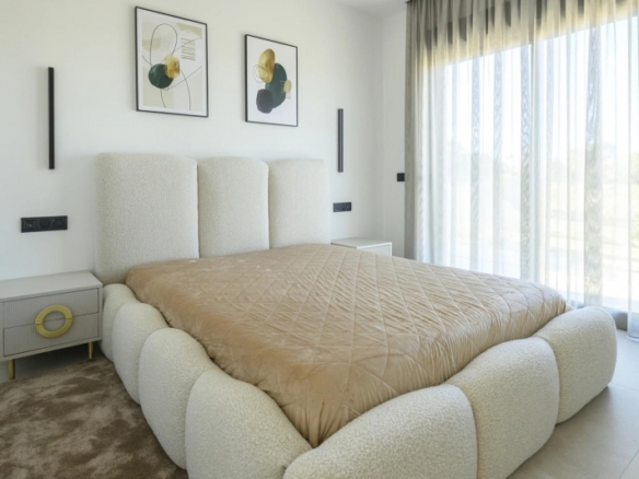 Villa exclusiva de 3 dormitorios a la venta en el prestigioso Resort de Golf Las Colinas(Alicante)