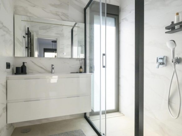 Villa exclusiva de 3 dormitorios a la venta en el prestigioso Resort de Golf Las Colinas(Alicante)