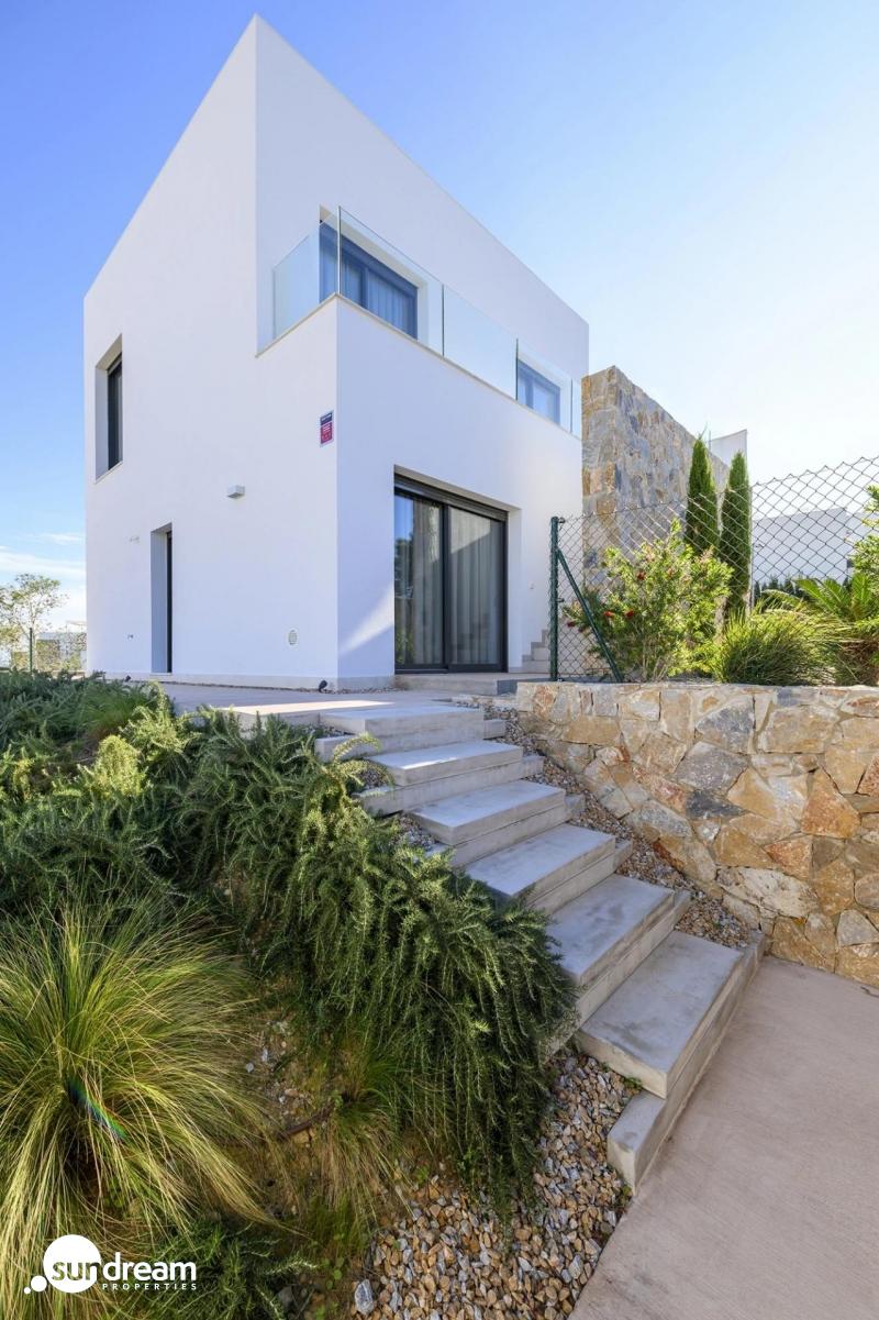 Villa exclusiva de 3 dormitorios a la venta en el prestigioso Resort de Golf Las Colinas(Alicante)