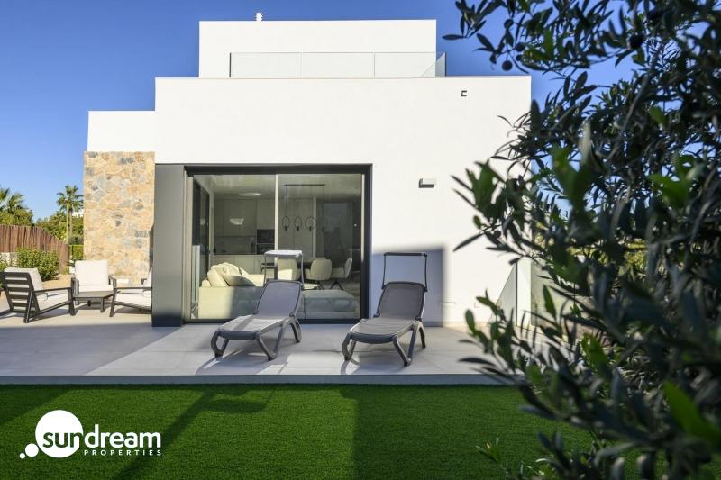 g_42998-3-21 Villa exclusiva de 3 dormitorios a la venta en el prestigioso Resort de Golf Las Colinas(Alicante)