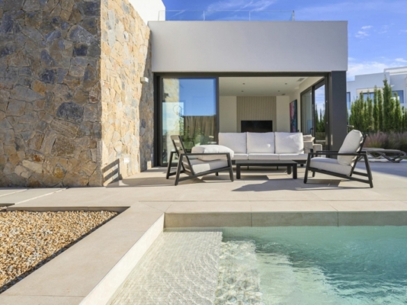 Villa exclusiva de 3 dormitorios a la venta en el prestigioso Resort de Golf Las Colinas(Alicante)