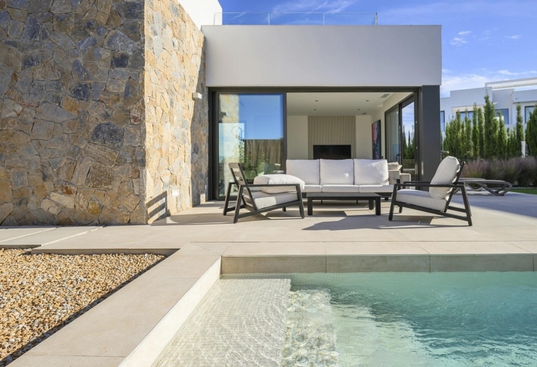 Villa exclusiva de 3 dormitorios a la venta en el prestigioso Resort de Golf Las Colinas(Alicante)