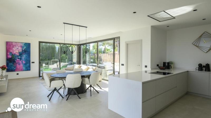 Villa exclusiva de 3 dormitorios a la venta en el prestigioso Resort de Golf Las Colinas(Alicante)