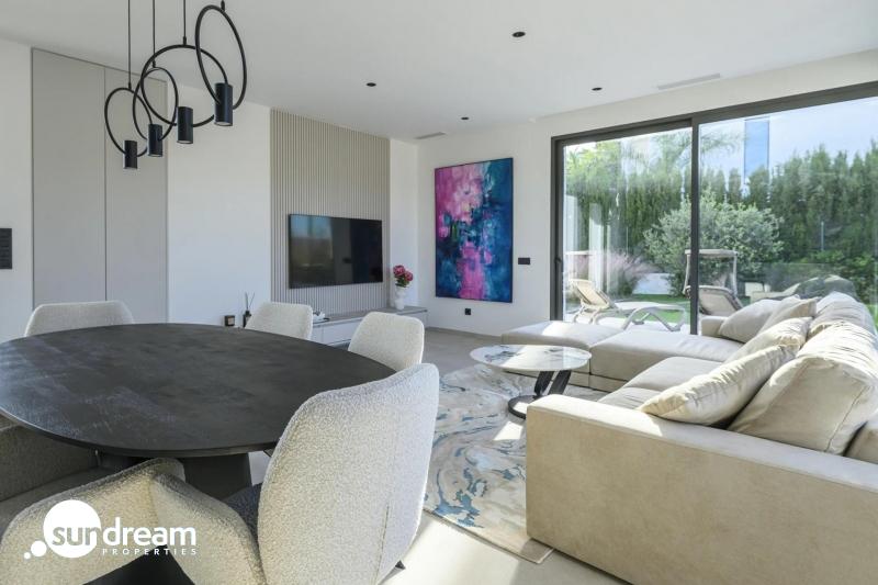Villa exclusiva de 3 dormitorios a la venta en el prestigioso Resort de Golf Las Colinas(Alicante)
