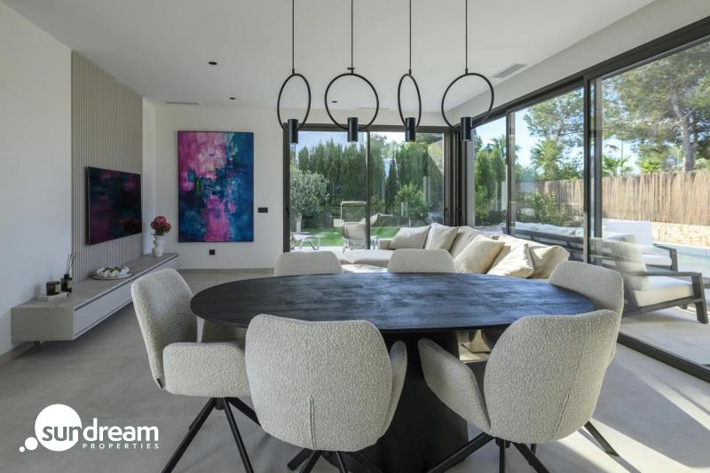 Villa exclusiva de 3 dormitorios a la venta en el prestigioso Resort de Golf Las Colinas(Alicante)