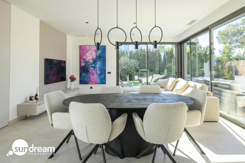 Villa exclusiva de 3 dormitorios a la venta en el prestigioso Resort de Golf Las Colinas(Alicante)