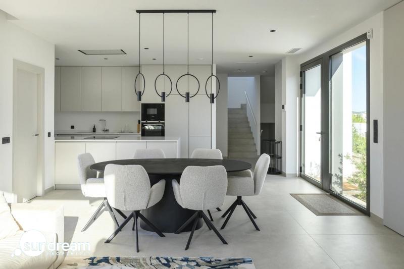 Villa exclusiva de 3 dormitorios a la venta en el prestigioso Resort de Golf Las Colinas(Alicante)
