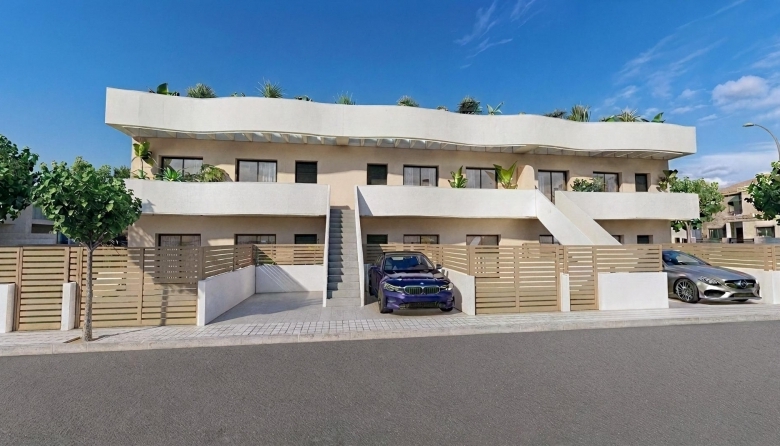 Bungalow de planta alta de 3 dormitorios con solarium y piscina privada a la venta en Pilar de la Horadada