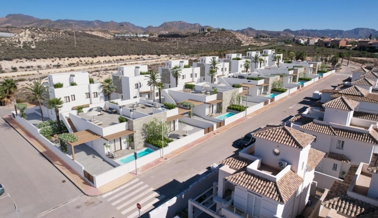 Villa pareada de 3 dormitorios con solarium a solo 950m de la playa en Puerto de Mazarrón