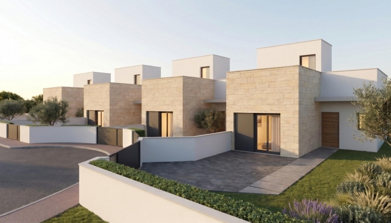 Villa adosada de 3 dormitorios con solarium y piscina privada a la venta en el Country Club de Mazarrón