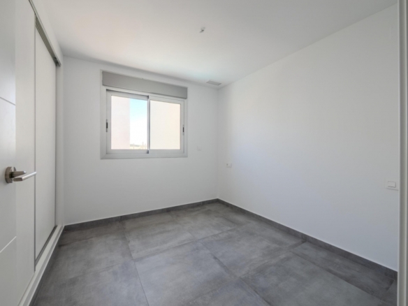 Villa de 4 dormitorios con piscina privada y vistas al golf en Algorfa