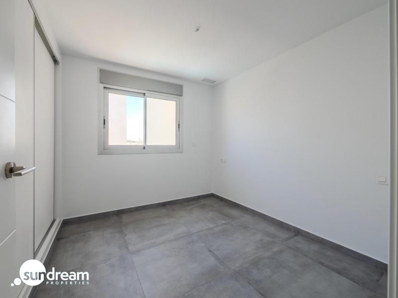 Villa de 4 dormitorios con piscina privada y vistas al golf en Algorfa