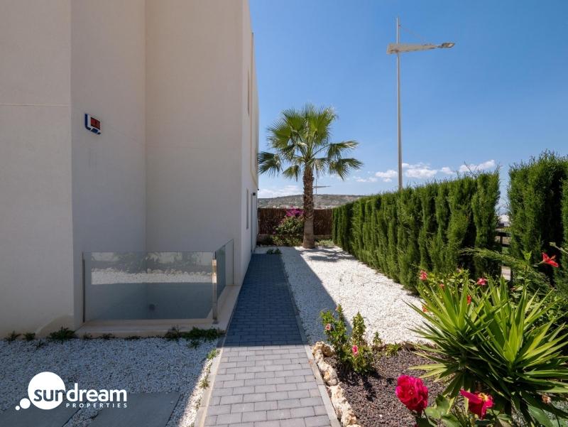 g_43073-13-26 Villa de 4 dormitorios con piscina privada y vistas al golf en Algorfa