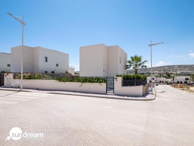 g_43073-13-34 Villa de 4 dormitorios con piscina privada y vistas al golf en Algorfa