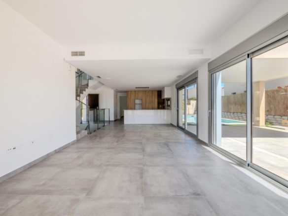Villa de 4 dormitorios con piscina privada y vistas al golf en Algorfa