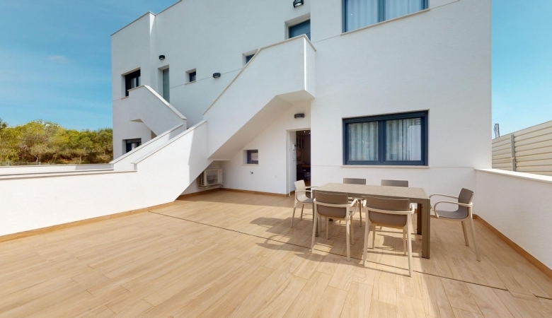 Bungalow de planta baja con 2 dormitorios y 2 amplias terrazas en Los Balcones(Torrevieja)