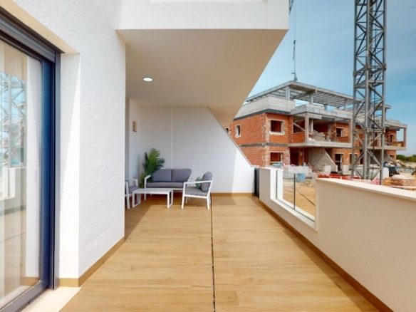Bungalow de planta baja con 2 dormitorios y 2 amplias terrazas en Los Balcones(Torrevieja)