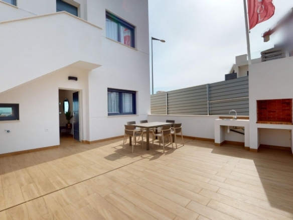 Bungalow de planta baja con 2 dormitorios y 2 amplias terrazas en Los Balcones(Torrevieja)