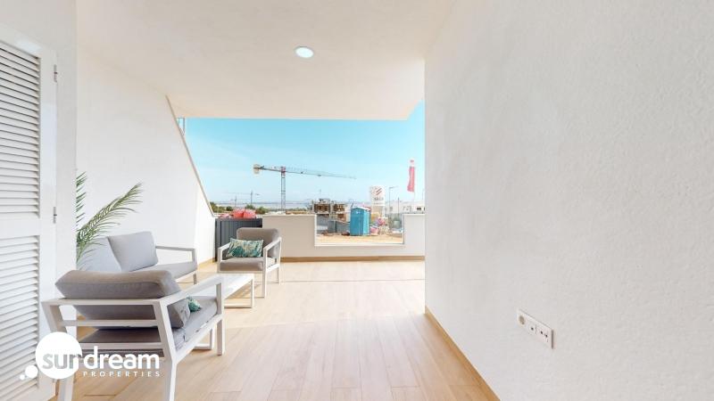 Bungalow de planta baja con 2 dormitorios y 2 amplias terrazas en Los Balcones(Torrevieja)