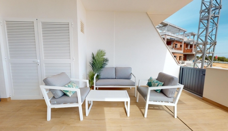 Bungalow de planta baja con 2 dormitorios y 2 amplias terrazas en Los Balcones(Torrevieja)