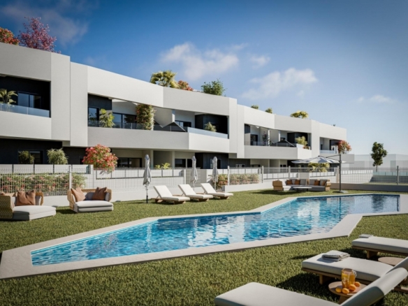 Bungalow de planta alta con 2 dormitorios y solarium privado en San Miguel de Salinas(Alicante)