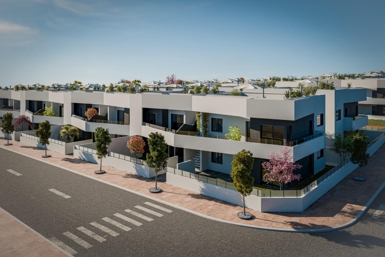 Bungalow de planta baja de 3 dormitorios con jardín privado y trastero en San Miguel de Salinas