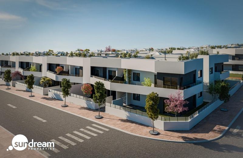 Bungalow de planta baja de 3 dormitorios con jardín privado y trastero en San Miguel de Salinas