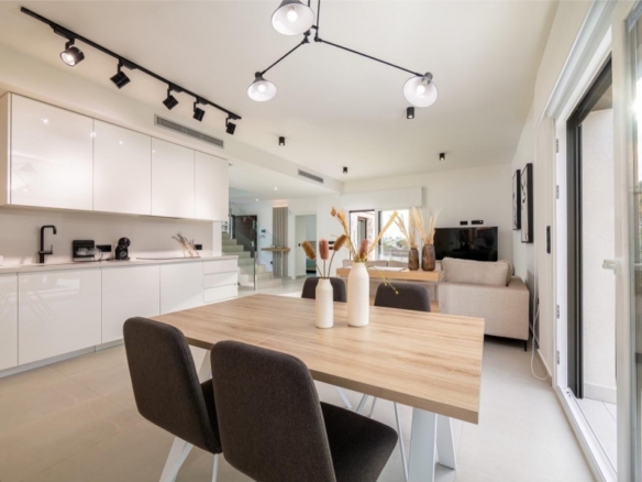 Villa independiente en una planta de 3 dormitorios con excelentes vistas panorámicas en Balcón de Finestrat