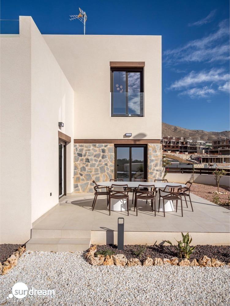 Villa de dos plantas con 3 dormitorios con vistas panorámicas en venta en Balcón de Finestrat