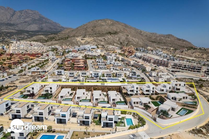 Villa de dos plantas con 3 dormitorios con vistas panorámicas en venta en Balcón de Finestrat