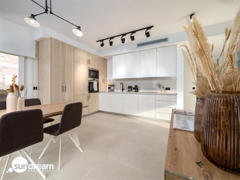 Villa de dos plantas con 3 dormitorios con vistas panorámicas en venta en Balcón de Finestrat