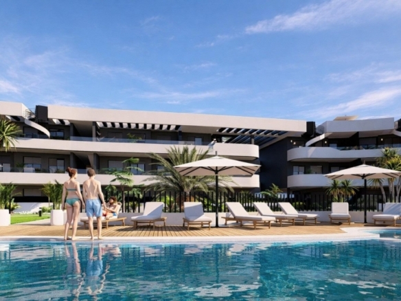 Apartamento de lujo de 2 dormitorios frente al campo de golf y cerca del mar en Los Alcázares